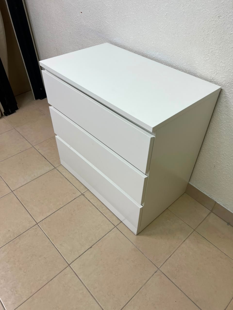The white MALM chest of drawers from IKEA, which is characterized by its modern and simple design. - Image 2