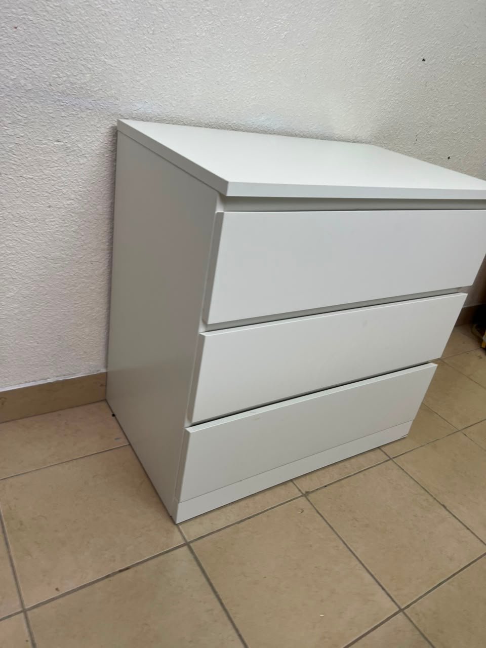 The white MALM chest of drawers from IKEA, which is characterized by its modern and simple design. - Image 4