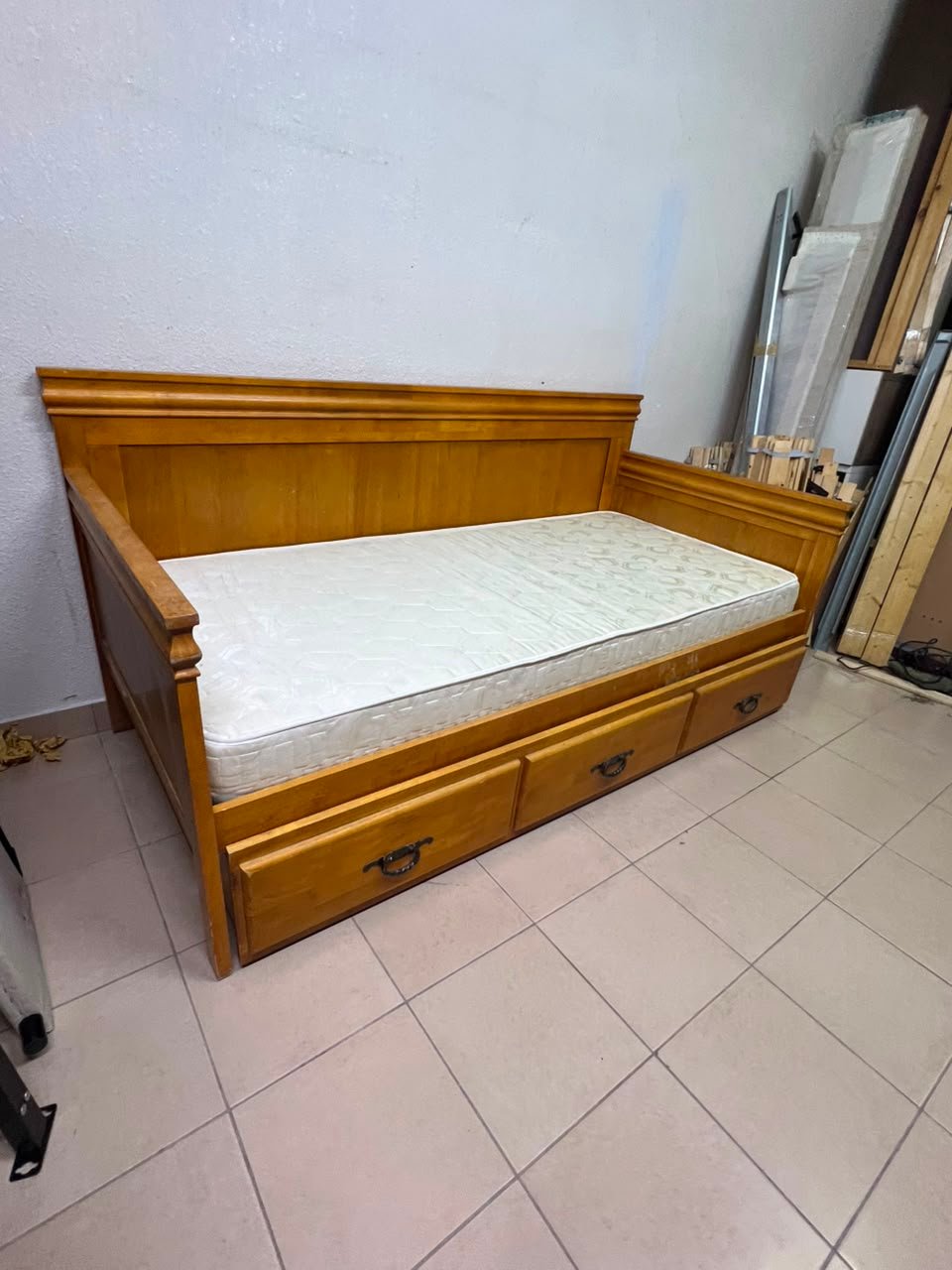 Home Centre daybed with mattress - Image 14