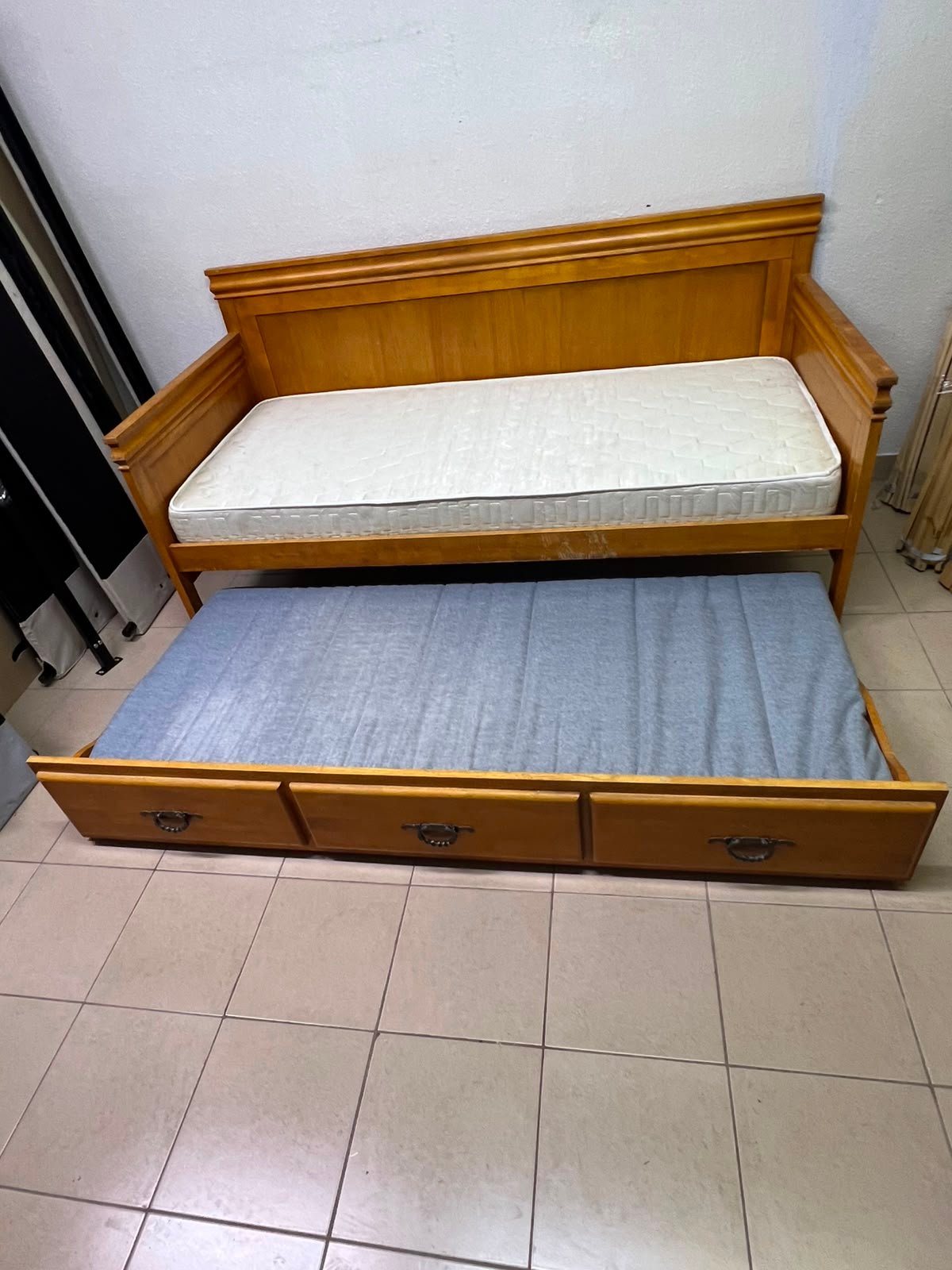 Home Centre daybed with mattress - Image 15