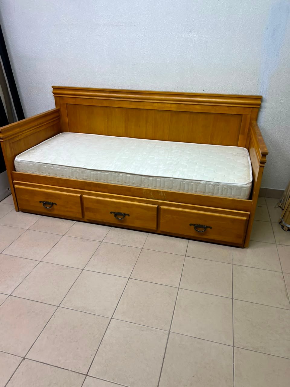 Home Centre daybed with mattress - Image 7