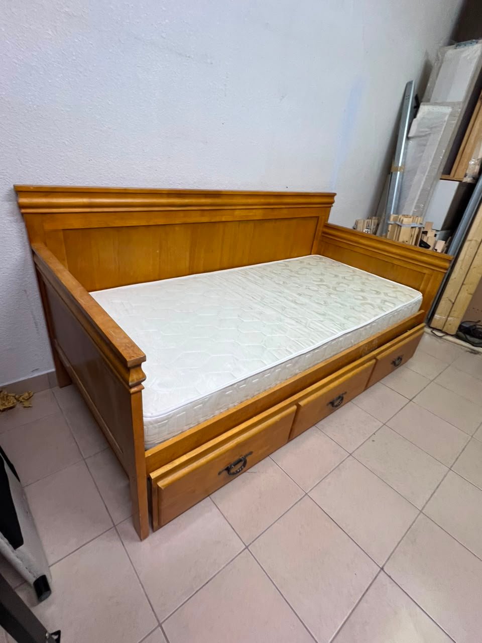 Home Centre daybed with mattress - Image 10