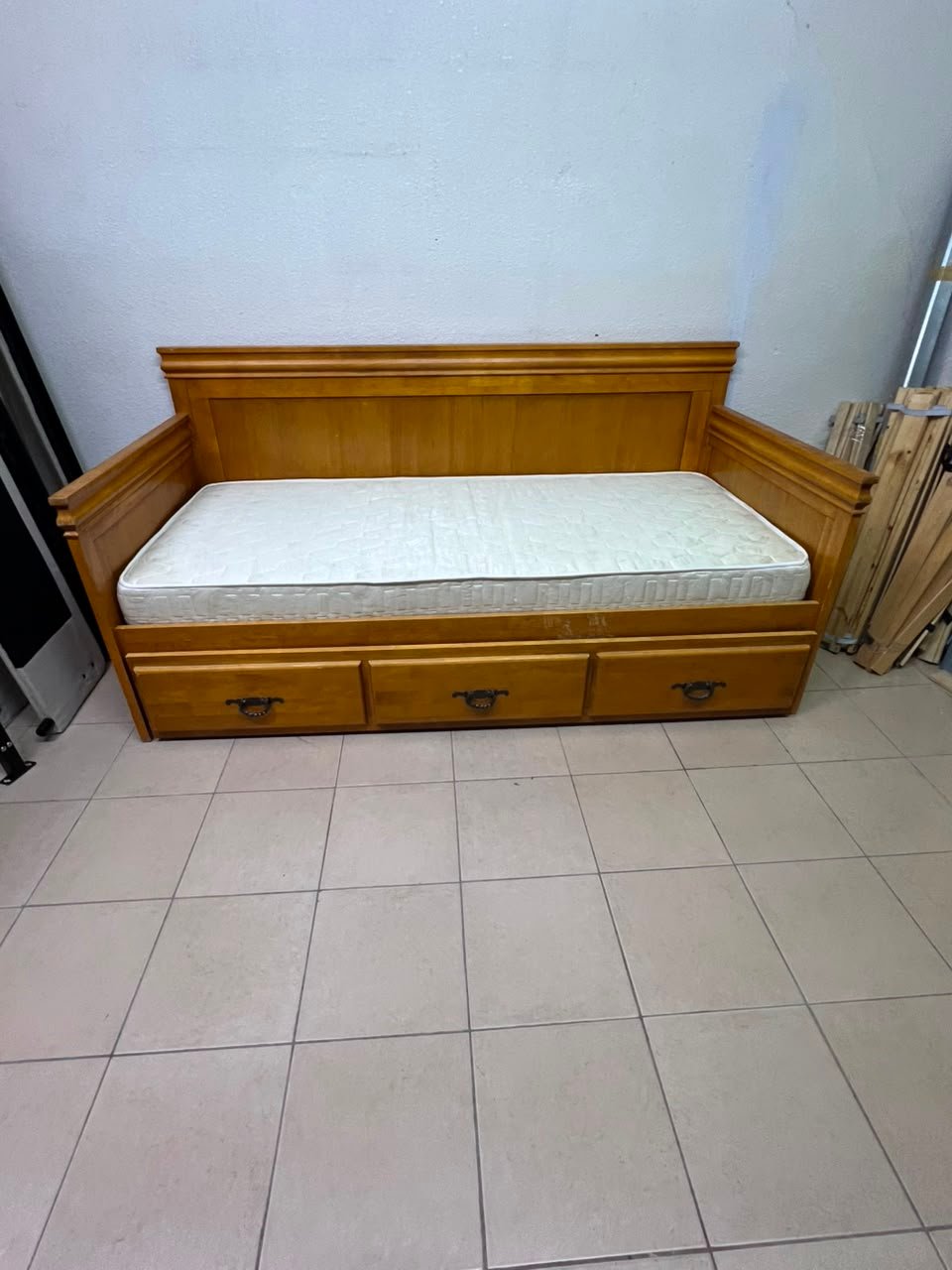 Home Centre daybed with mattress - Image 13