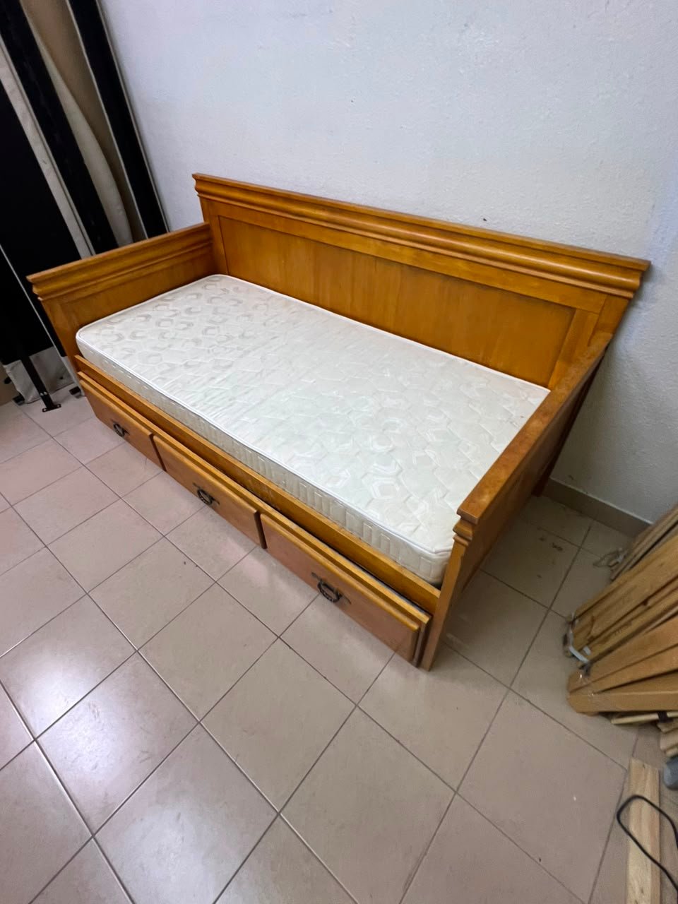 Home Centre daybed with mattress - Image 2
