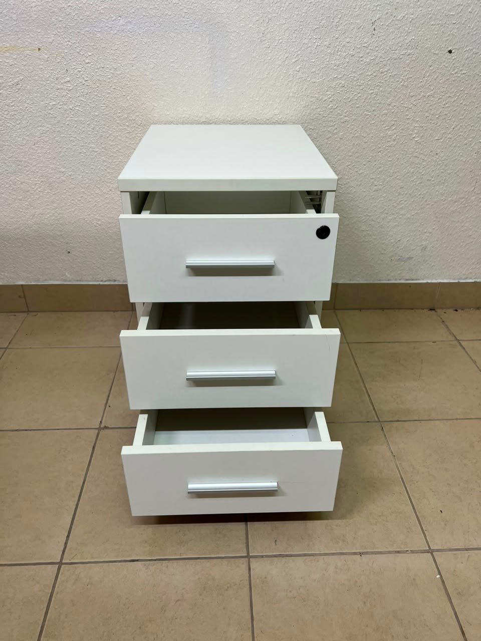 Huimei 3 Door Drawer – White Color