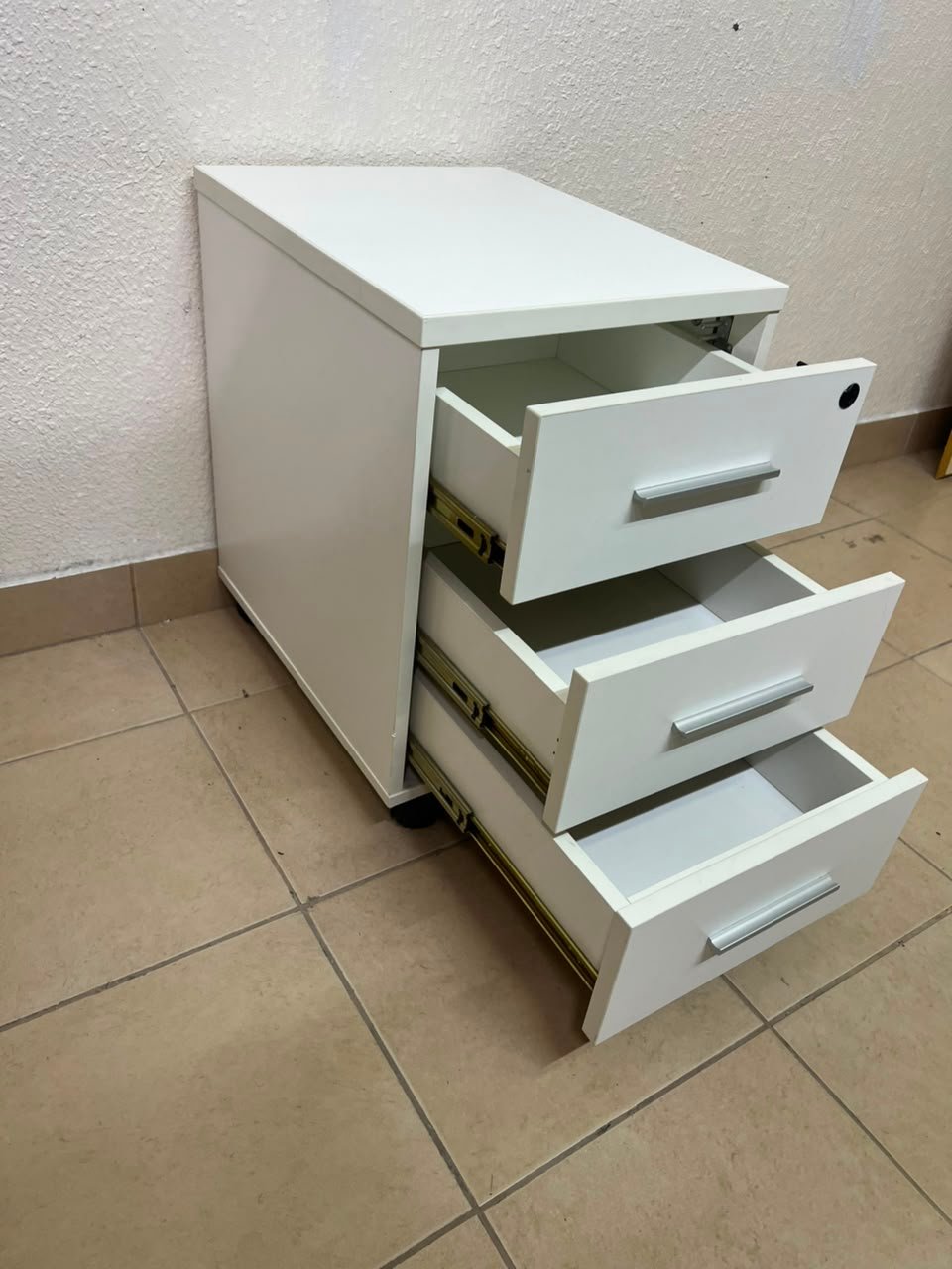 Huimei 3 Door Drawer – White Color - Image 3