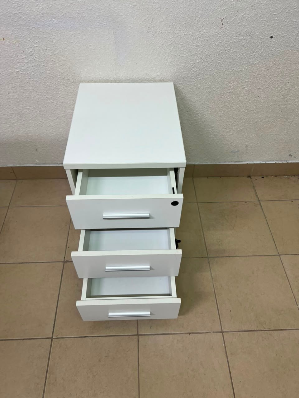 Huimei 3 Door Drawer – White Color - Image 4