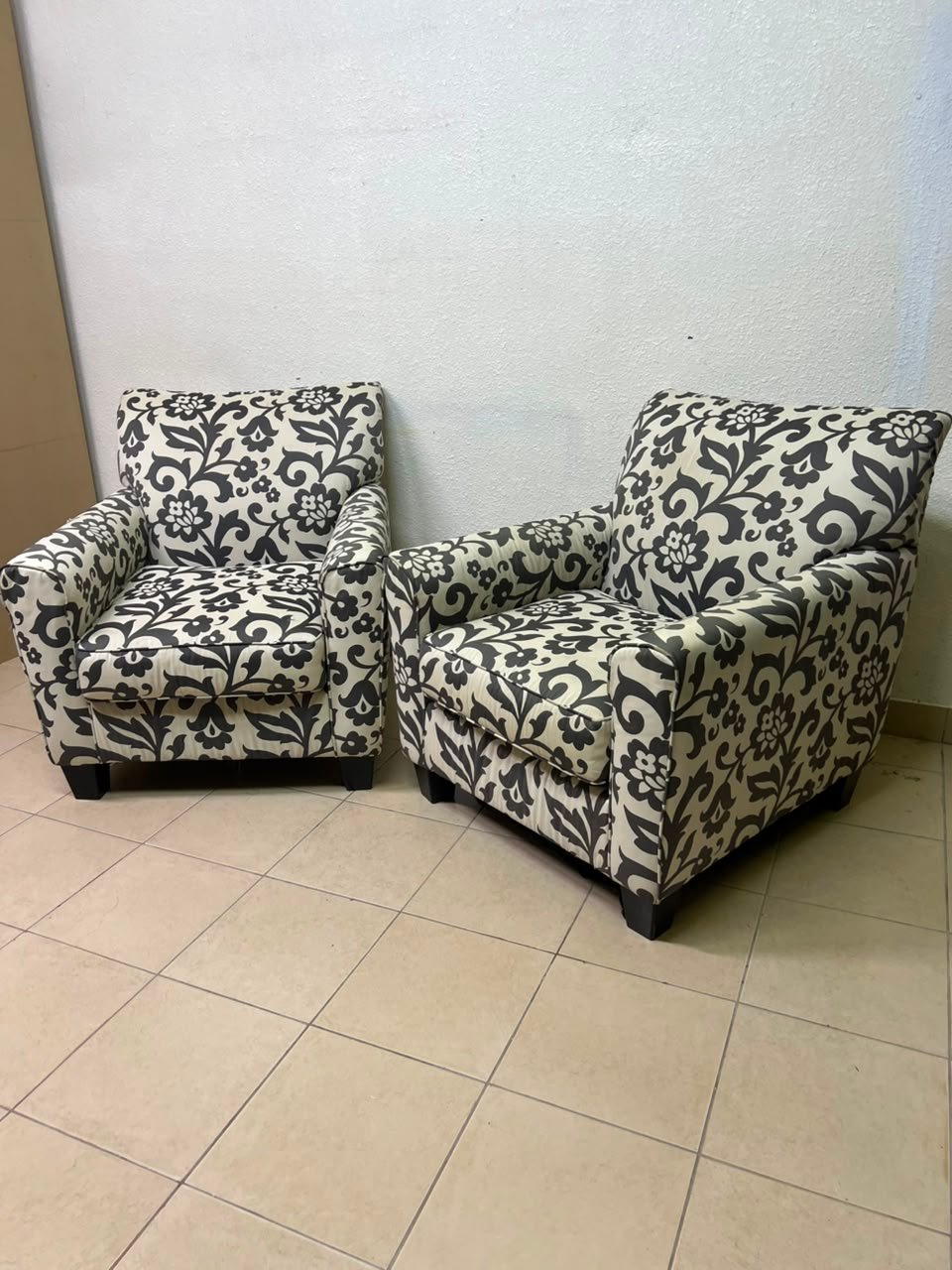 Signature Design by Ashley - Levon Contemporary Accent Chair, Charcoal Gray - Image 7