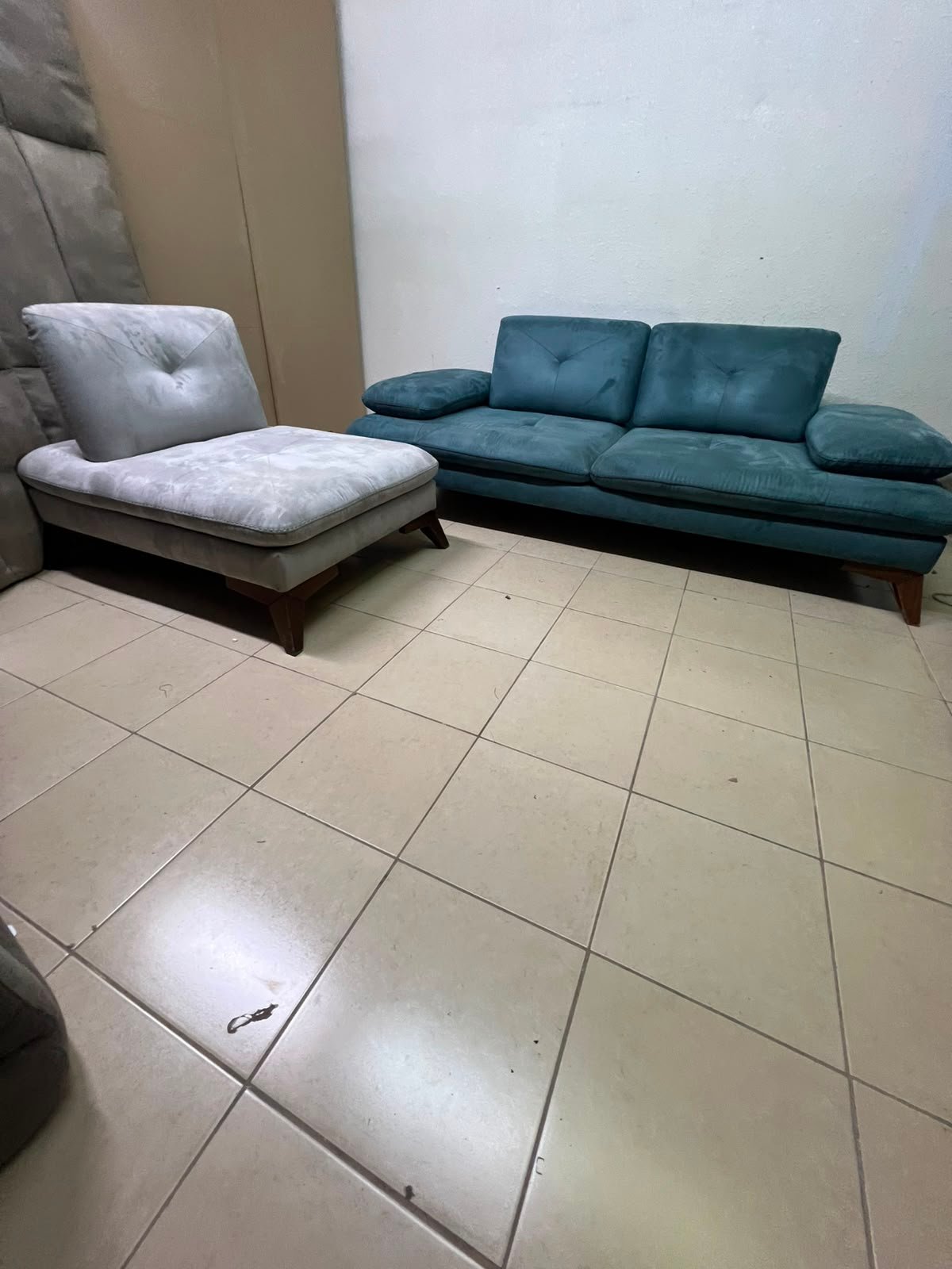 3+2 sofa, winter colors - Image 10