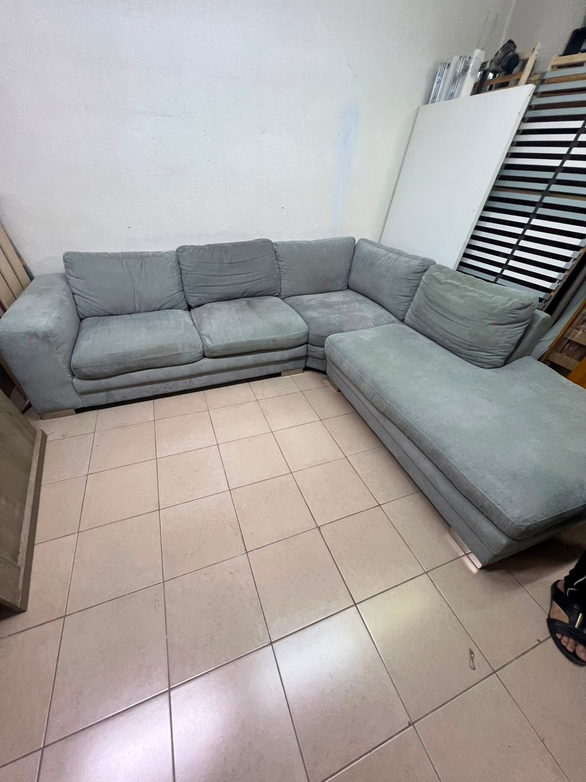 L-shaped sectional sofa - Image 8