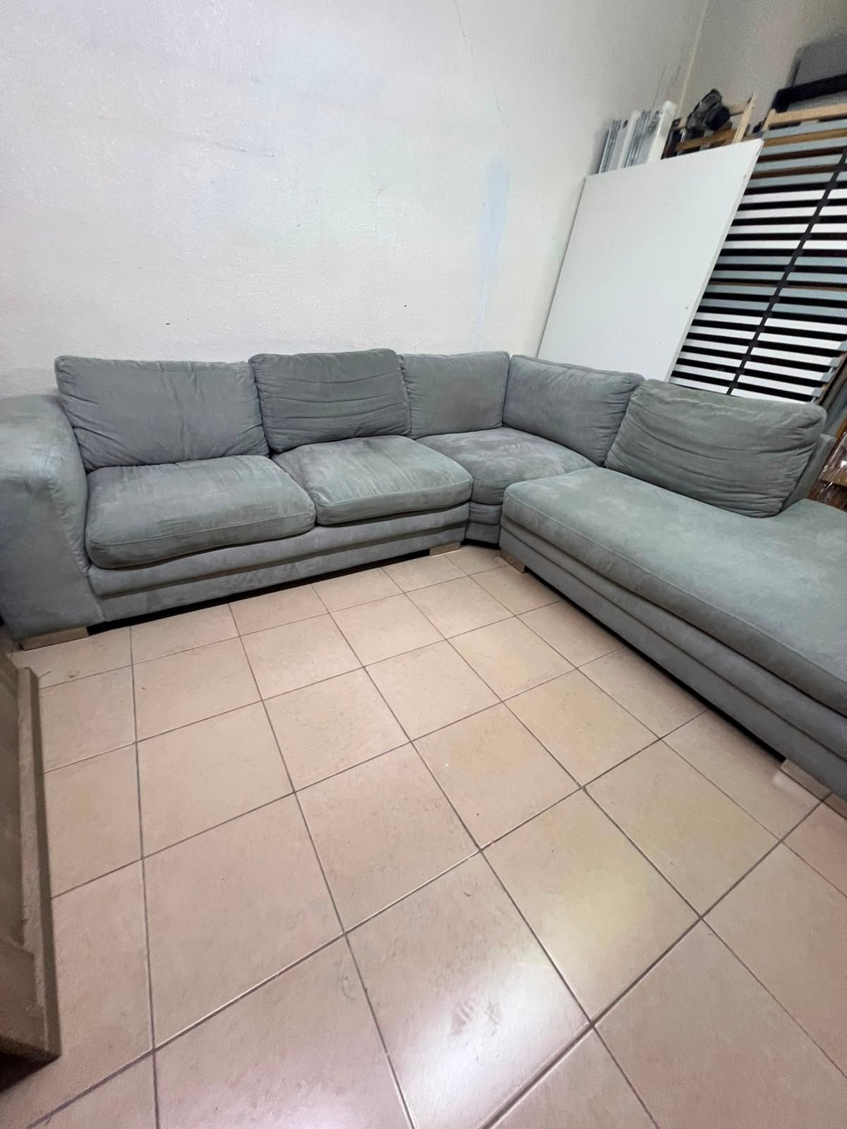 L-shaped sectional sofa - Image 10