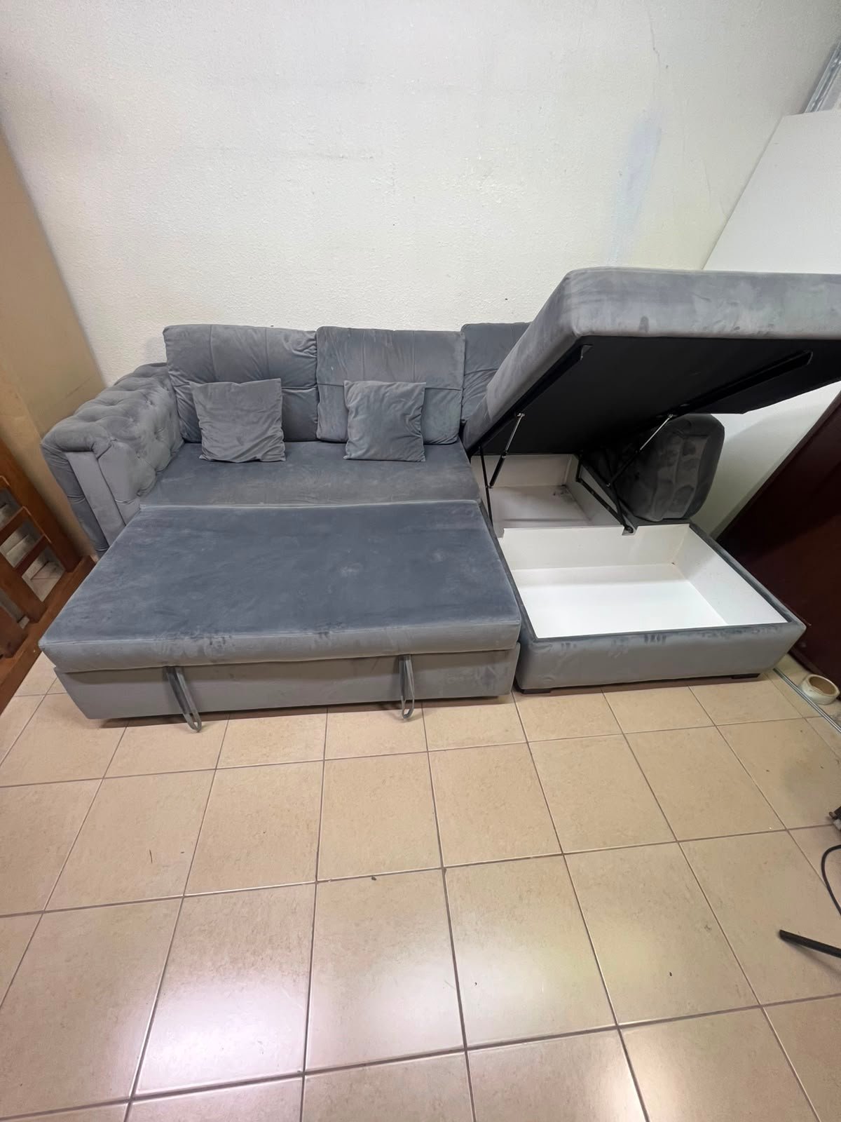 Upholstered Sectional Sofa Bed with Tufted Back - Image 2