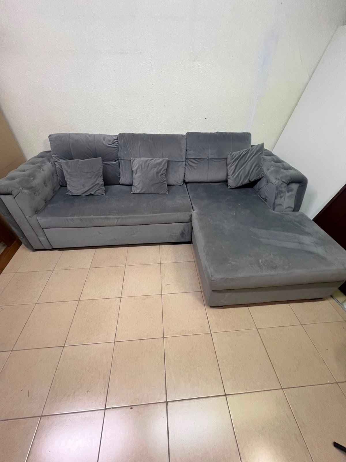 Upholstered Sectional Sofa Bed with Tufted Back - Image 5