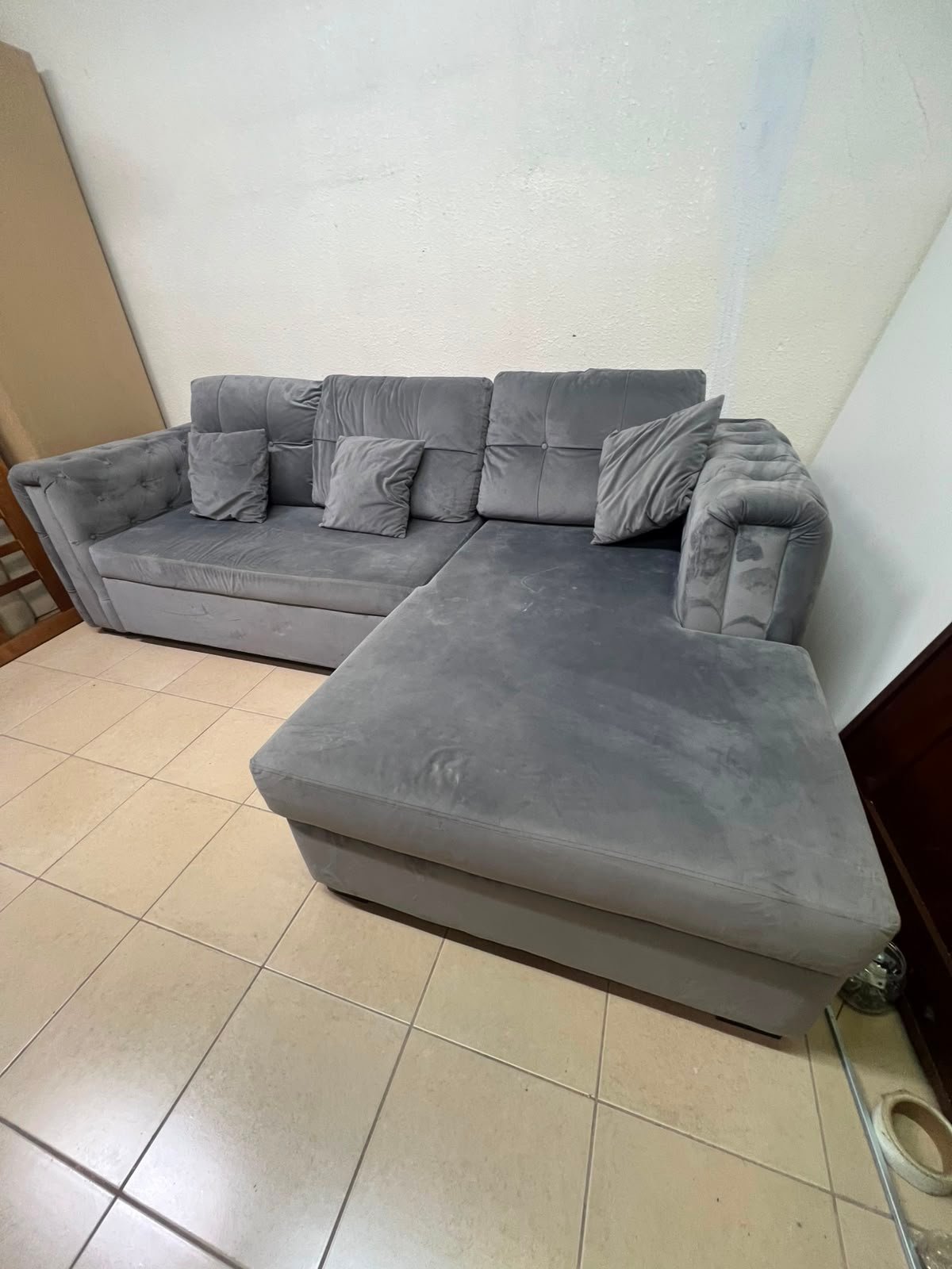 Upholstered Sectional Sofa Bed with Tufted Back - Image 6
