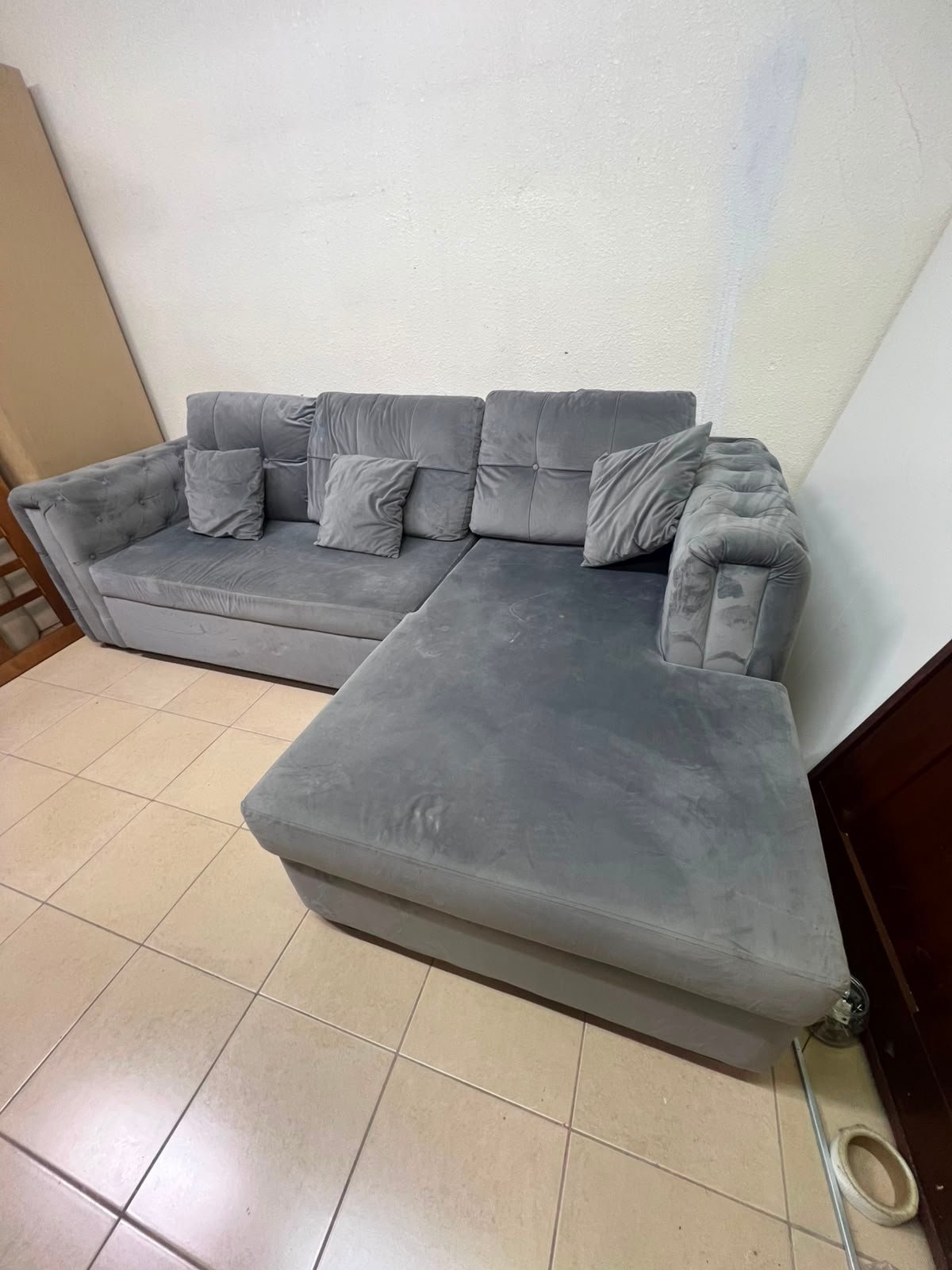 Upholstered Sectional Sofa Bed with Tufted Back - Image 7