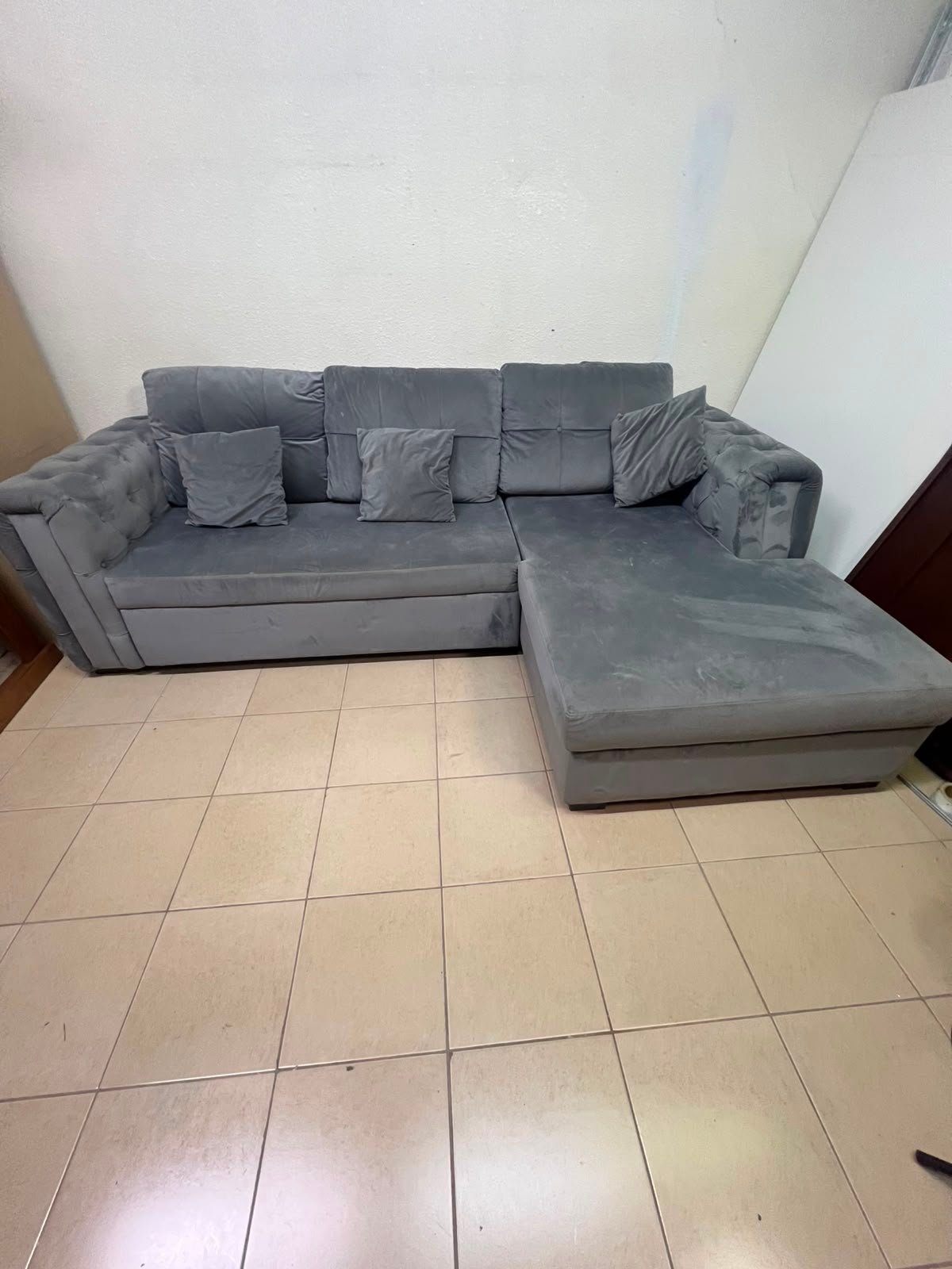 Upholstered Sectional Sofa Bed with Tufted Back