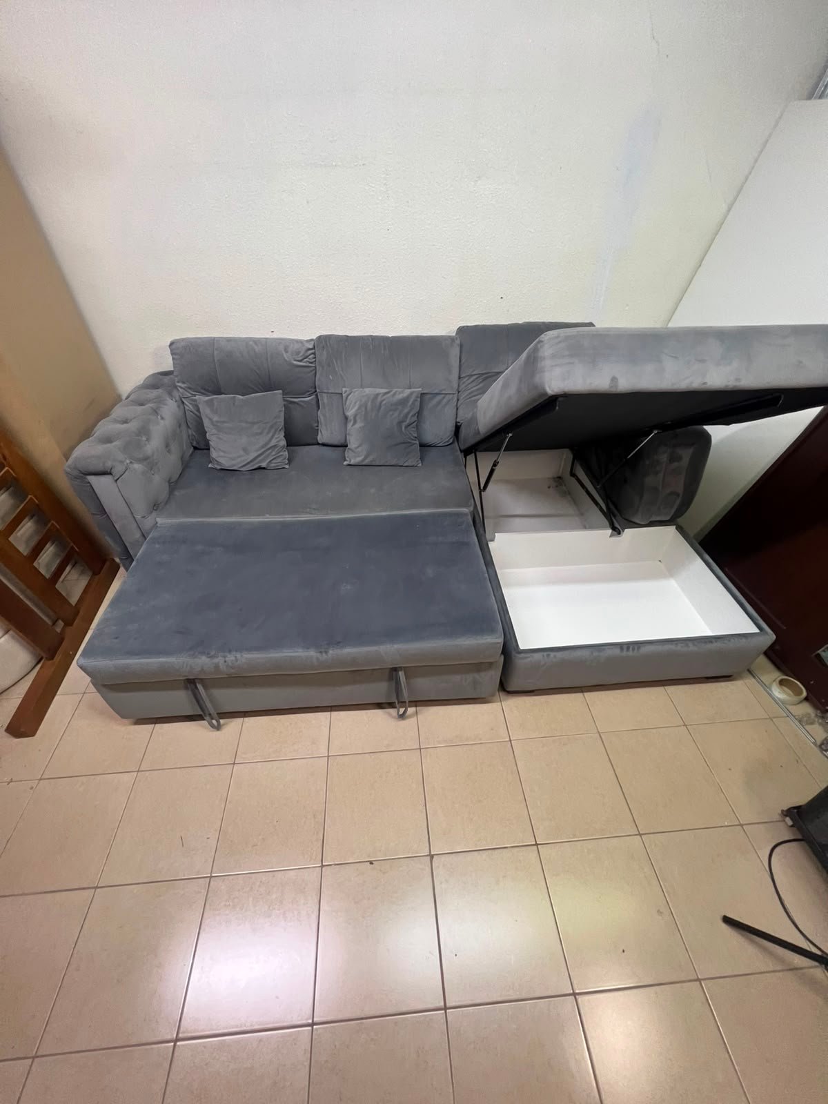 Upholstered Sectional Sofa Bed with Tufted Back - Image 10