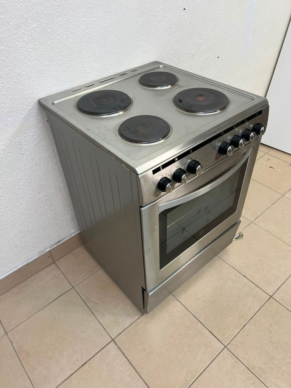 Stainless Steel Electric Cooker with Oven - Excellent Condition for Sale - Image 8