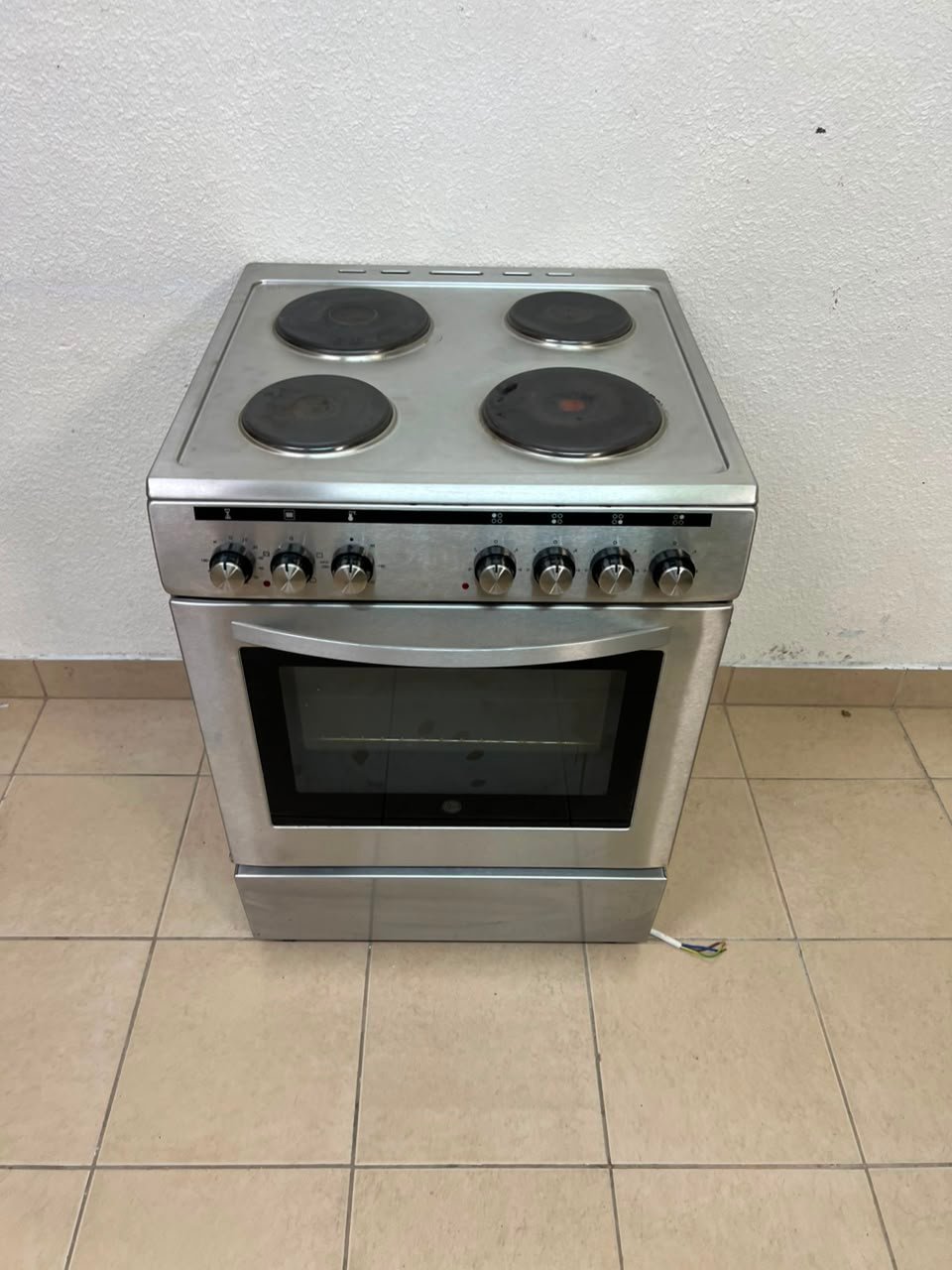 Stainless Steel Electric Cooker with Oven - Excellent Condition for Sale - Image 10
