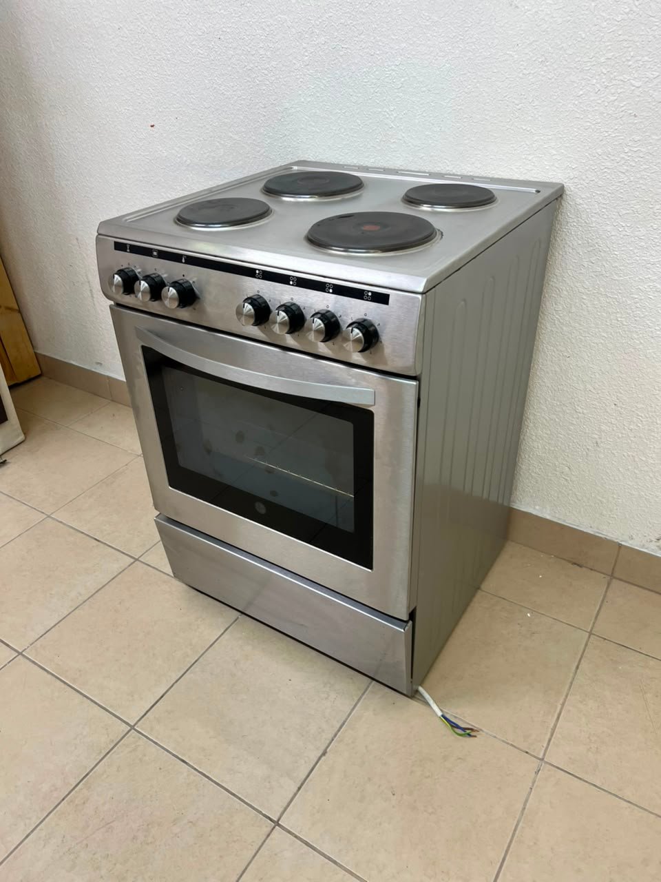 Stainless Steel Electric Cooker with Oven - Excellent Condition for Sale - Image 11
