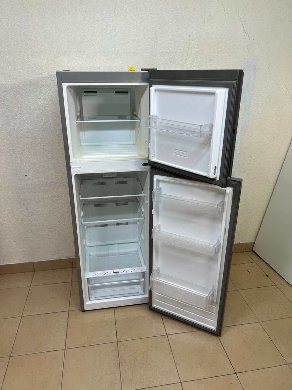 Toshiba Double-Door Refrigerator - Excellent Condition for Sale - Image 6