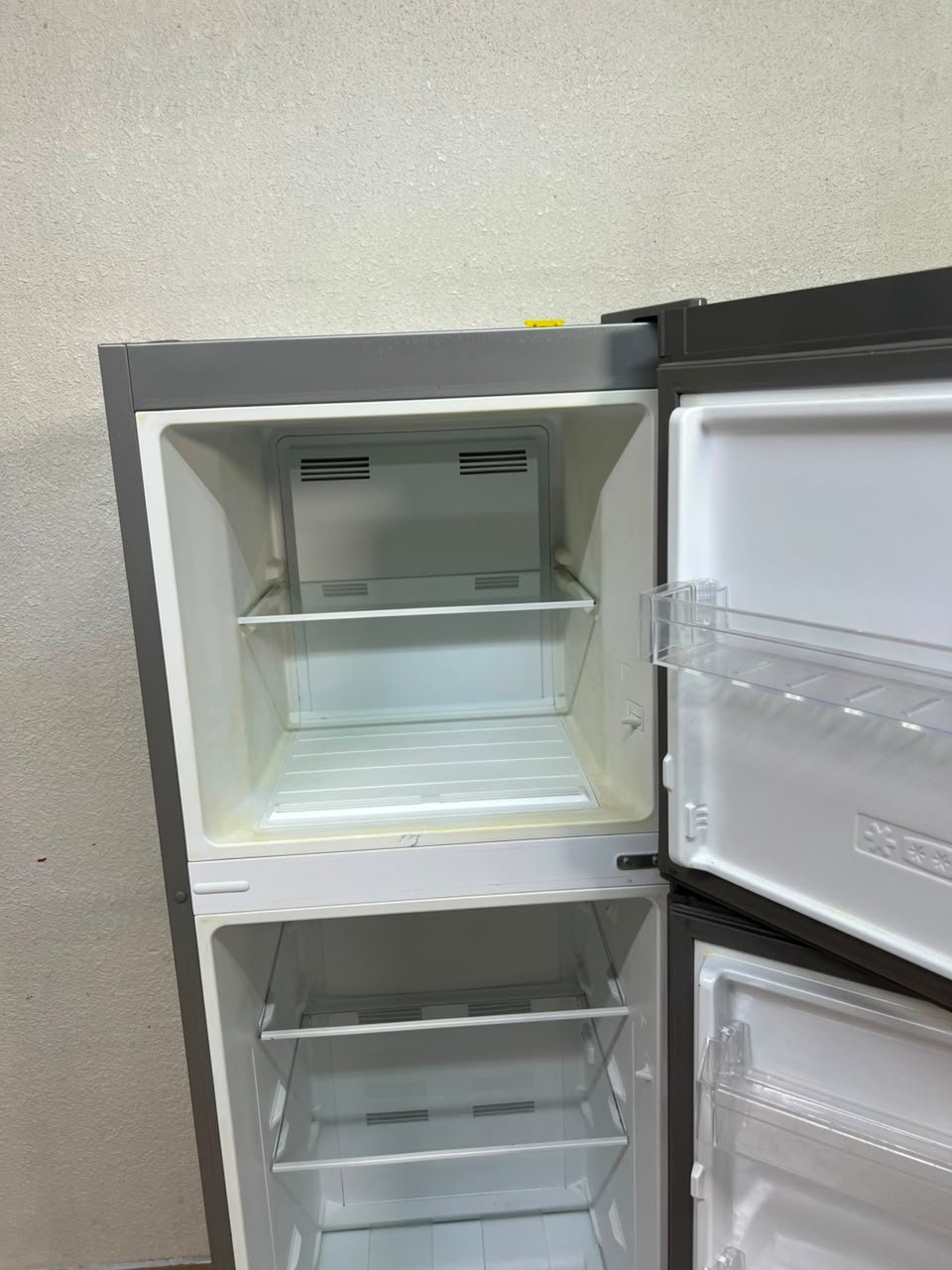 Toshiba Double-Door Refrigerator - Excellent Condition for Sale - Image 9