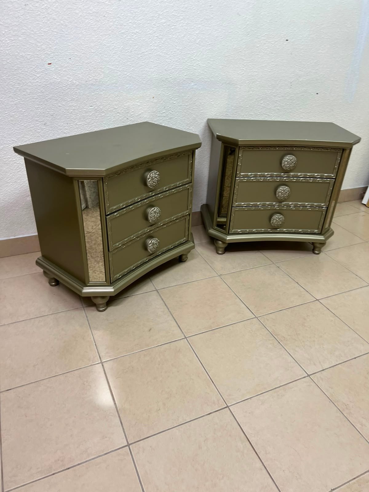 Glamorous Matching Pair of 3-Drawer Nightstands – Mirrored Sides & Jewel Knobs - Image 4