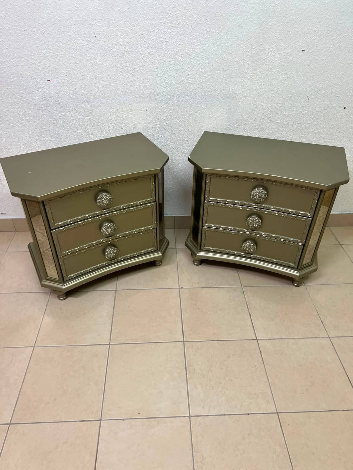 Glamorous Matching Pair of 3-Drawer Nightstands – Mirrored Sides & Jewel Knobs - Image 5