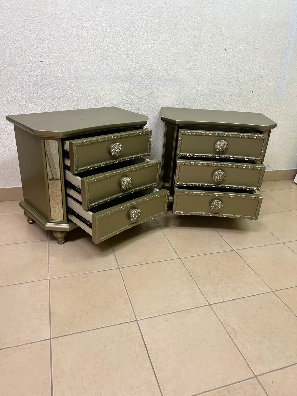 Glamorous Matching Pair of 3-Drawer Nightstands – Mirrored Sides & Jewel Knobs - Image 7