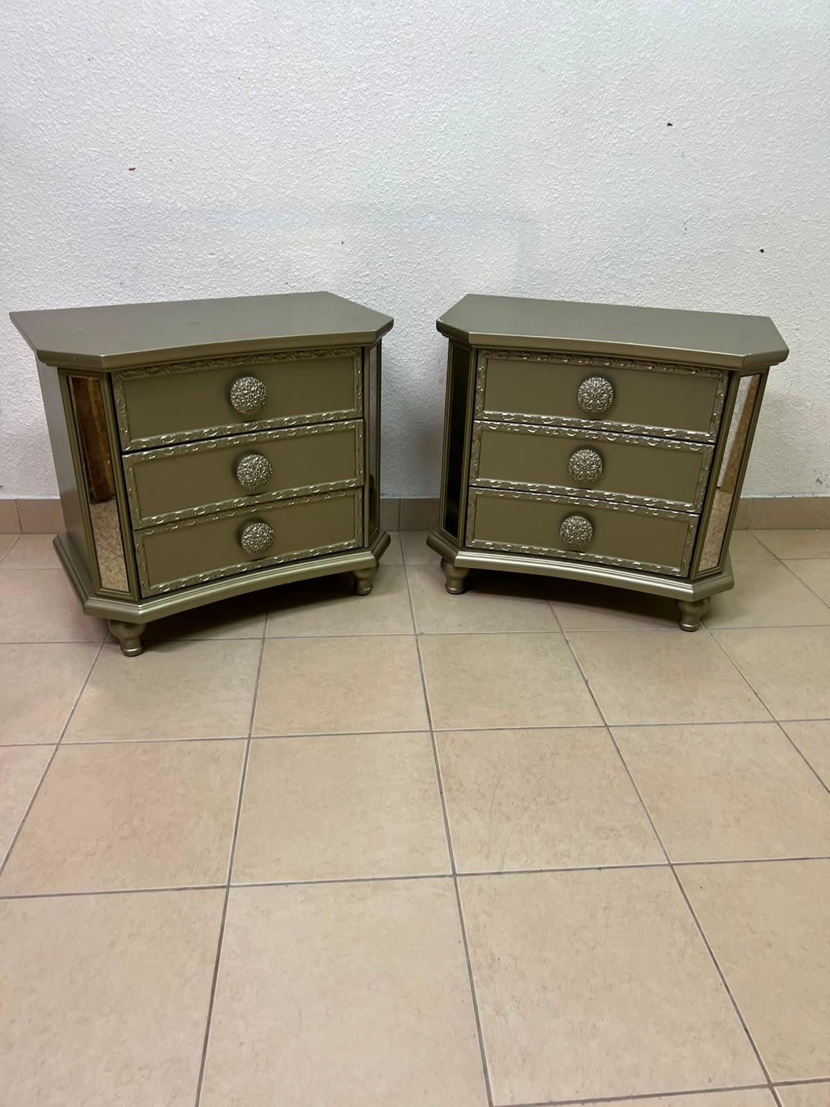 Glamorous Matching Pair of 3-Drawer Nightstands – Mirrored Sides & Jewel Knobs - Image 8
