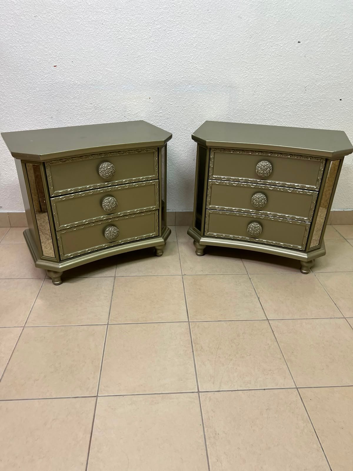 Glamorous Matching Pair of 3-Drawer Nightstands – Mirrored Sides & Jewel Knobs - Image 10