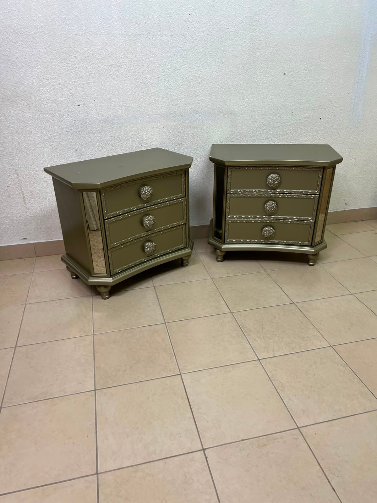 Glamorous Matching Pair of 3-Drawer Nightstands – Mirrored Sides & Jewel Knobs - Image 12