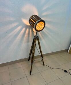 Industrial Tripod Floor Lamp – Warm Wood & Metal Spotlight