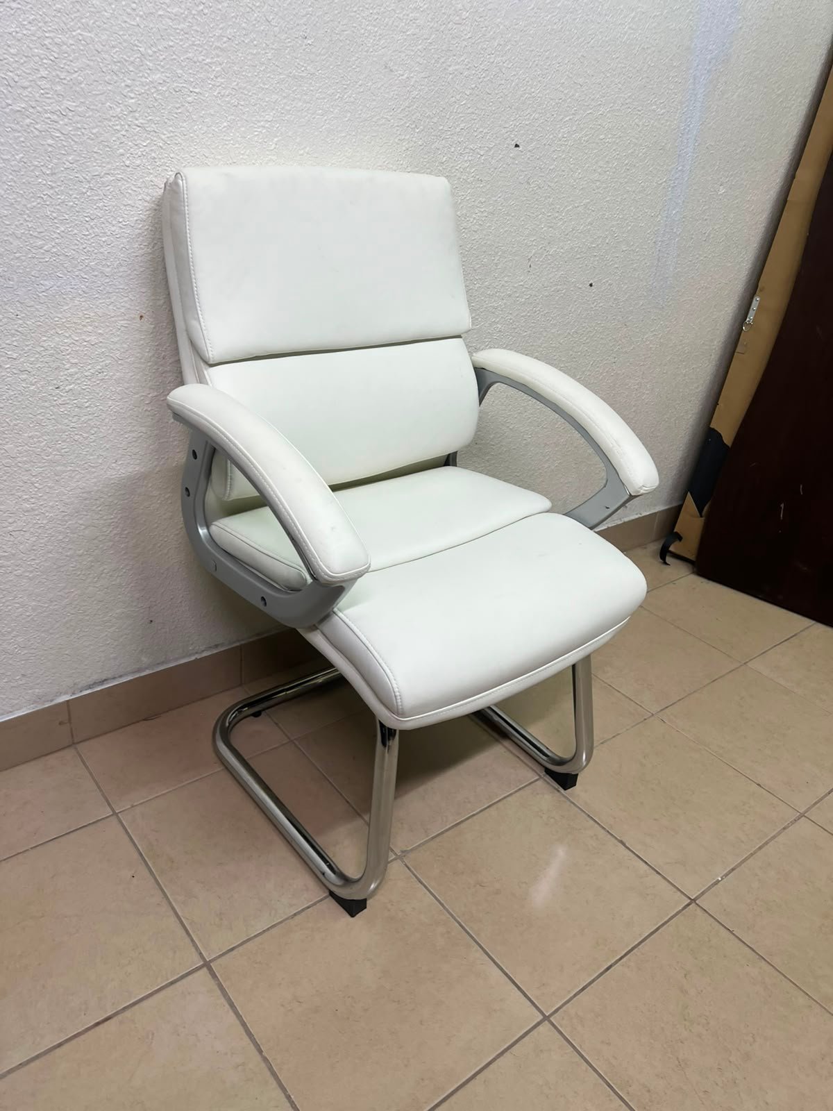 Modern White PU Leather Office Guest Chair with Chrome Cantilever Base – Ergonomic & Elegant - Image 8