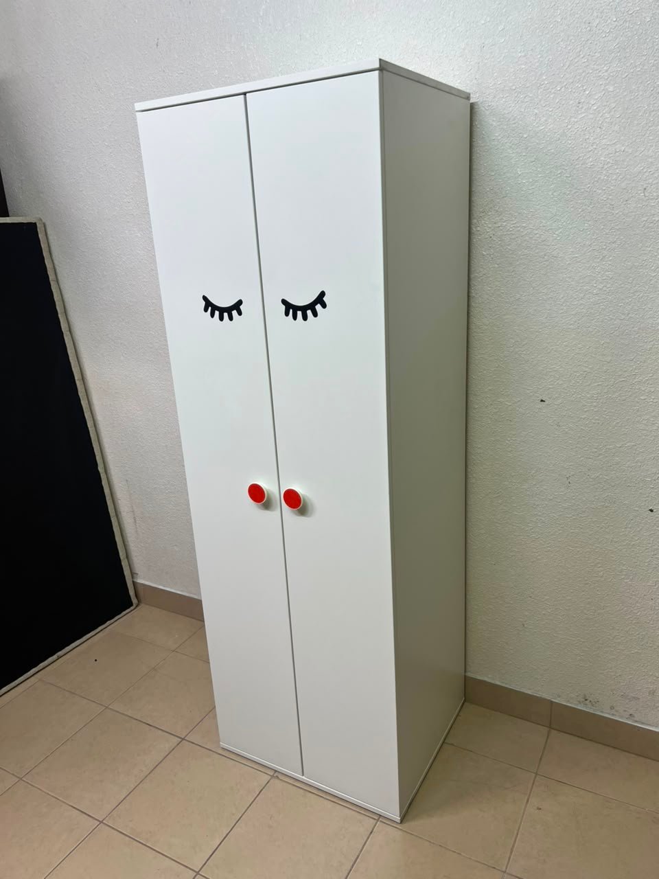 Whimsical Kids' Wardrobe with Sleeping Eyes Design – White 2-Door Storage Cabinet with Red Handles - Image 2