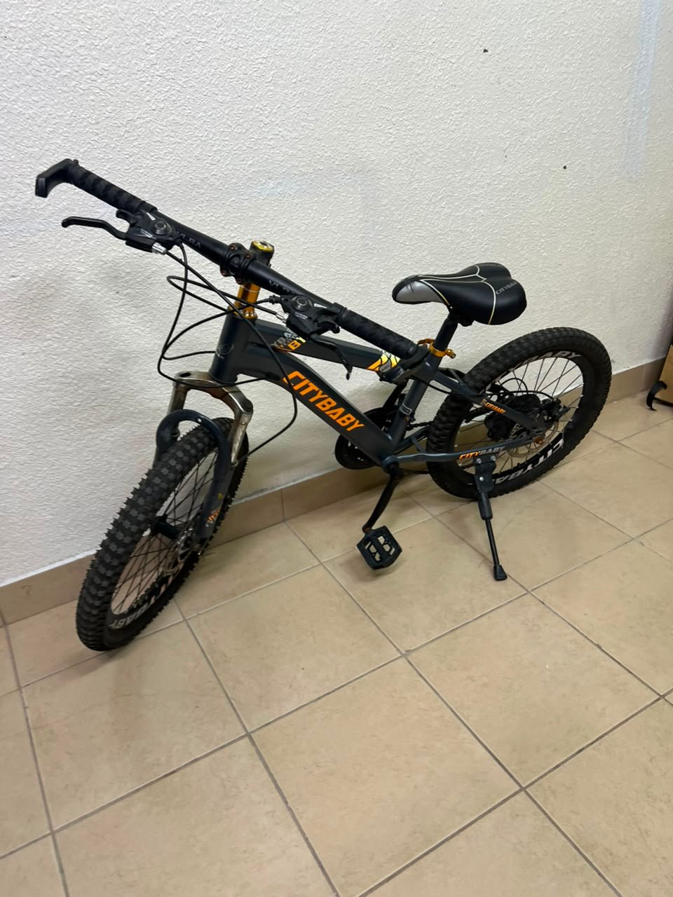 CITYBABY Junior Mountain Bike – 20"/24" Kids/Teen MTB with Front Suspension, Disc Brakes & All-Terrain Tires (Dark Grey / Orange) - Image 4