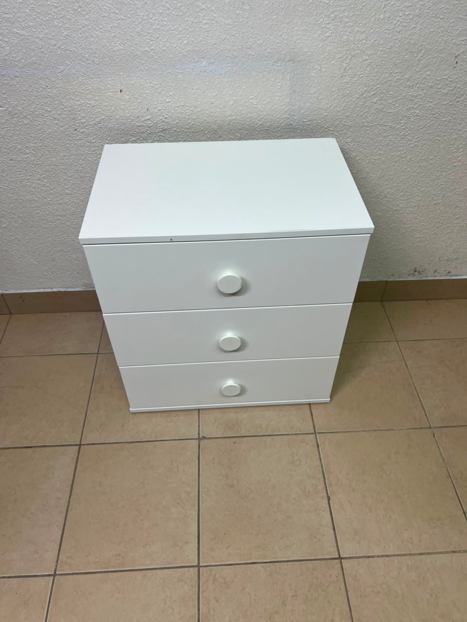 Modern White 3-Drawer Nightstand / Storage Cabinet – Minimalist Bedside Table with Round Knobs - Image 3