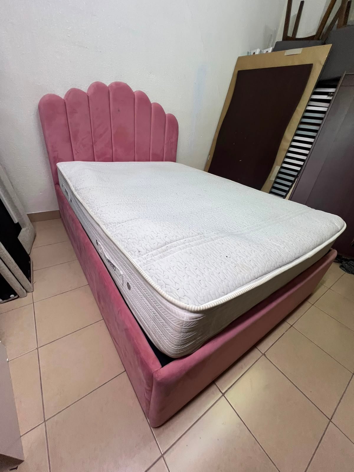 Pink Velvet Scalloped Single Bed with Quilted Mattress – Upholstered Kids'/Teen Bedroom Furniture - Image 2