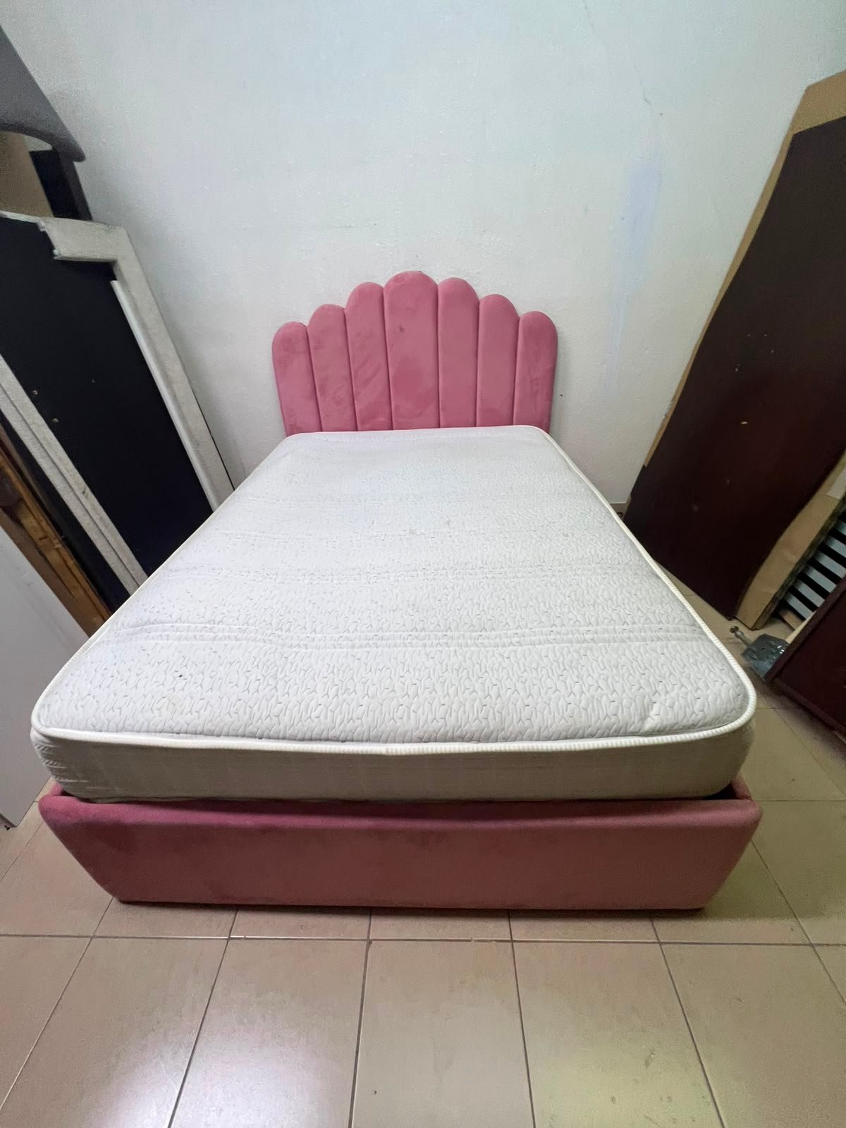 Pink Velvet Scalloped Single Bed with Quilted Mattress – Upholstered Kids'/Teen Bedroom Furniture - Image 8