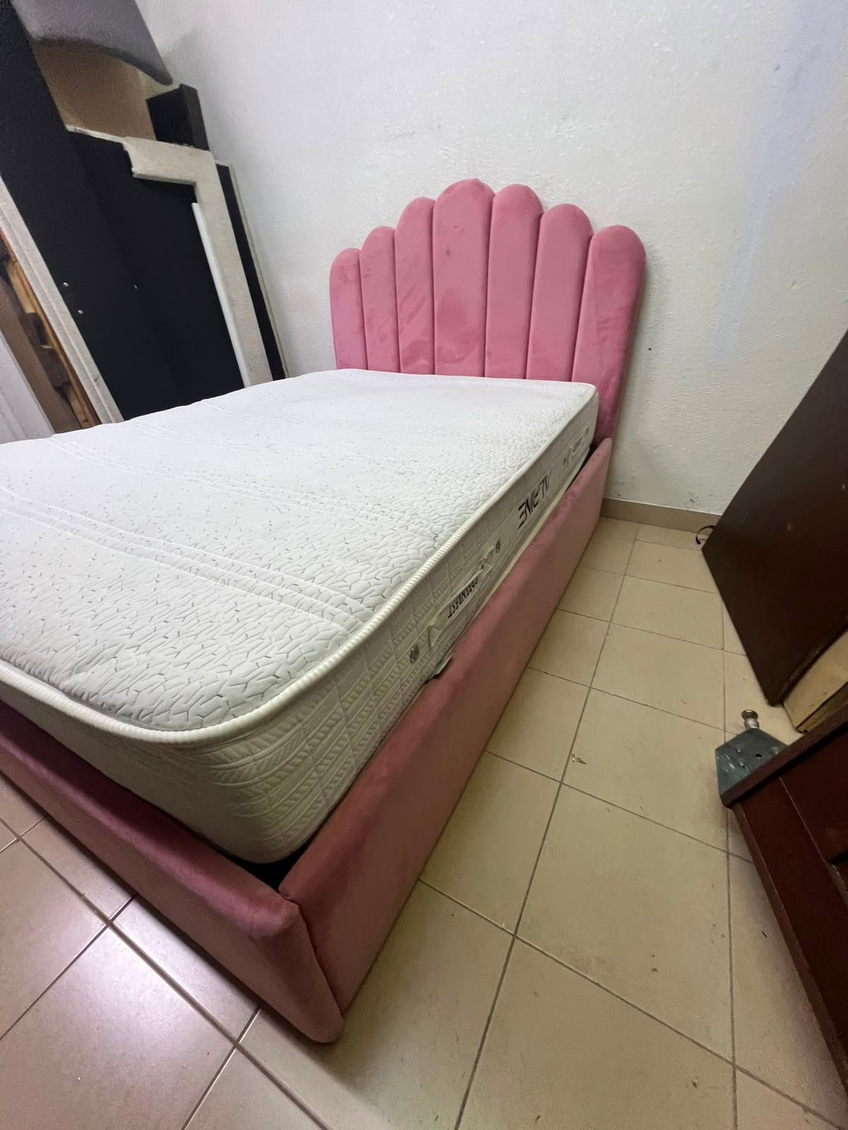 Pink Velvet Scalloped Single Bed with Quilted Mattress – Upholstered Kids'/Teen Bedroom Furniture - Image 9
