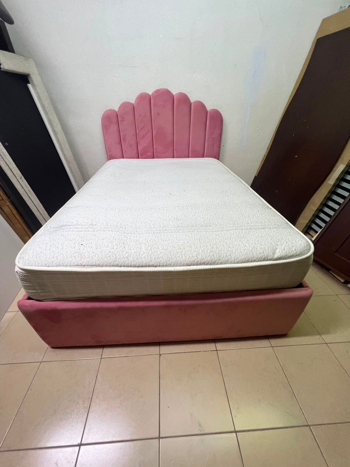 Pink Velvet Scalloped Single Bed with Quilted Mattress – Upholstered Kids'/Teen Bedroom Furniture - Image 11