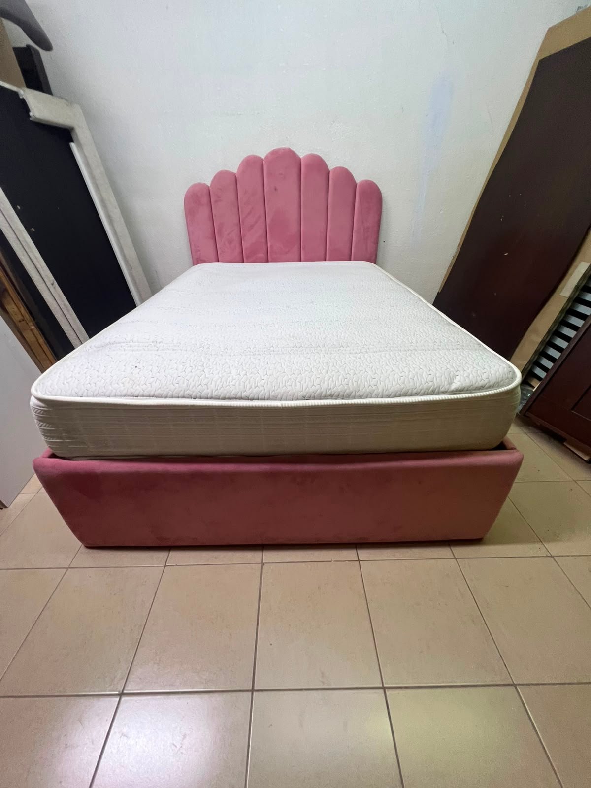 Pink Velvet Scalloped Single Bed with Quilted Mattress – Upholstered Kids'/Teen Bedroom Furniture