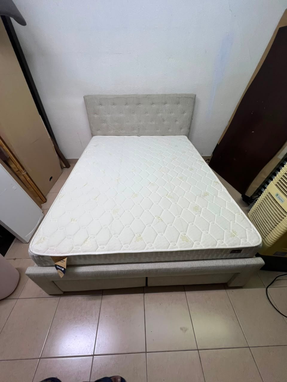 Light Grey Tufted Storage Bed with Diamond Quilted Mattress – Single Platform Bed with 2 Under-Bed Drawers - Image 2