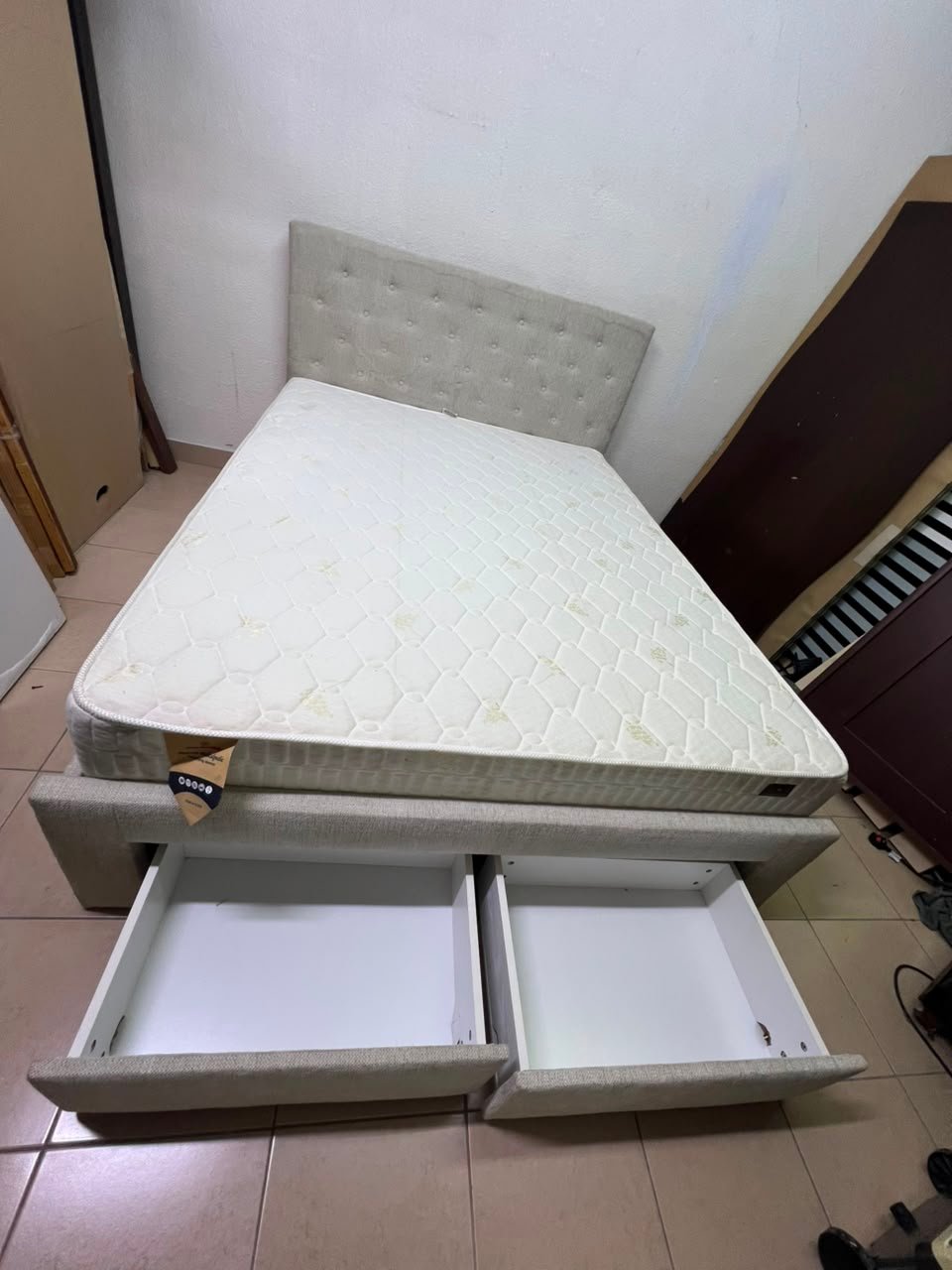 Light Grey Tufted Storage Bed with Diamond Quilted Mattress – Single Platform Bed with 2 Under-Bed Drawers - Image 3