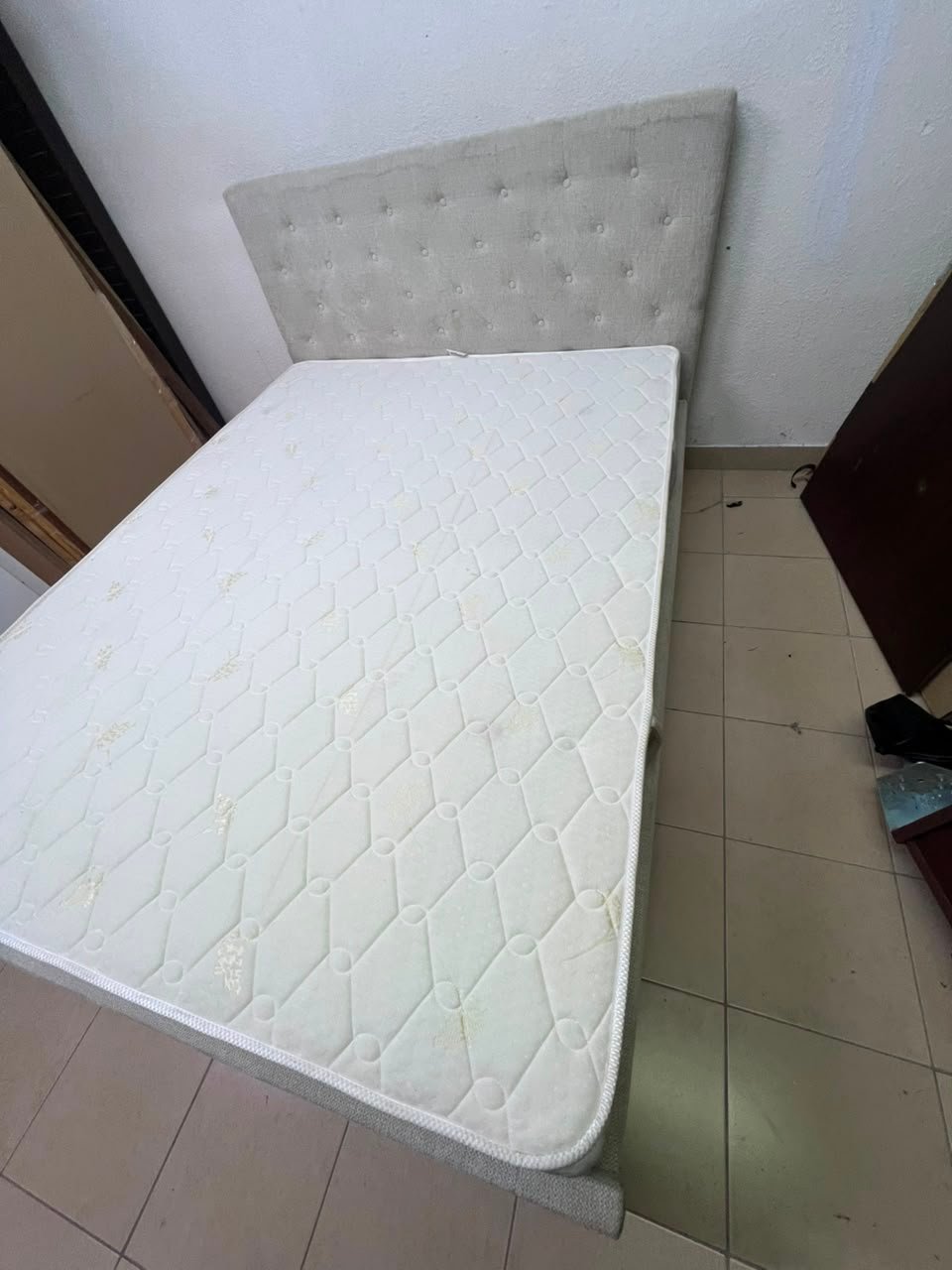 Light Grey Tufted Storage Bed with Diamond Quilted Mattress – Single Platform Bed with 2 Under-Bed Drawers - Image 5