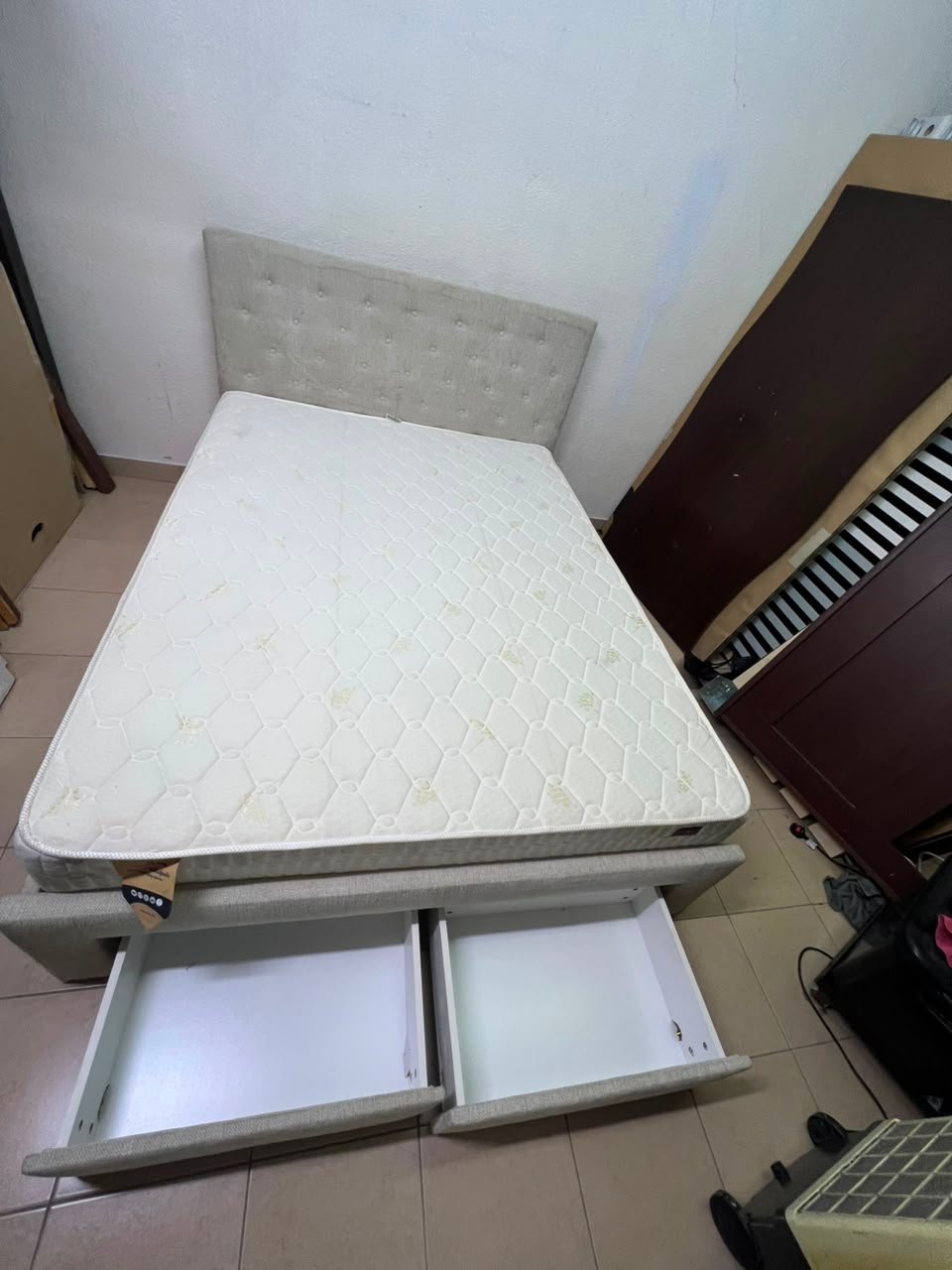 Light Grey Tufted Storage Bed with Diamond Quilted Mattress – Single Platform Bed with 2 Under-Bed Drawers - Image 9