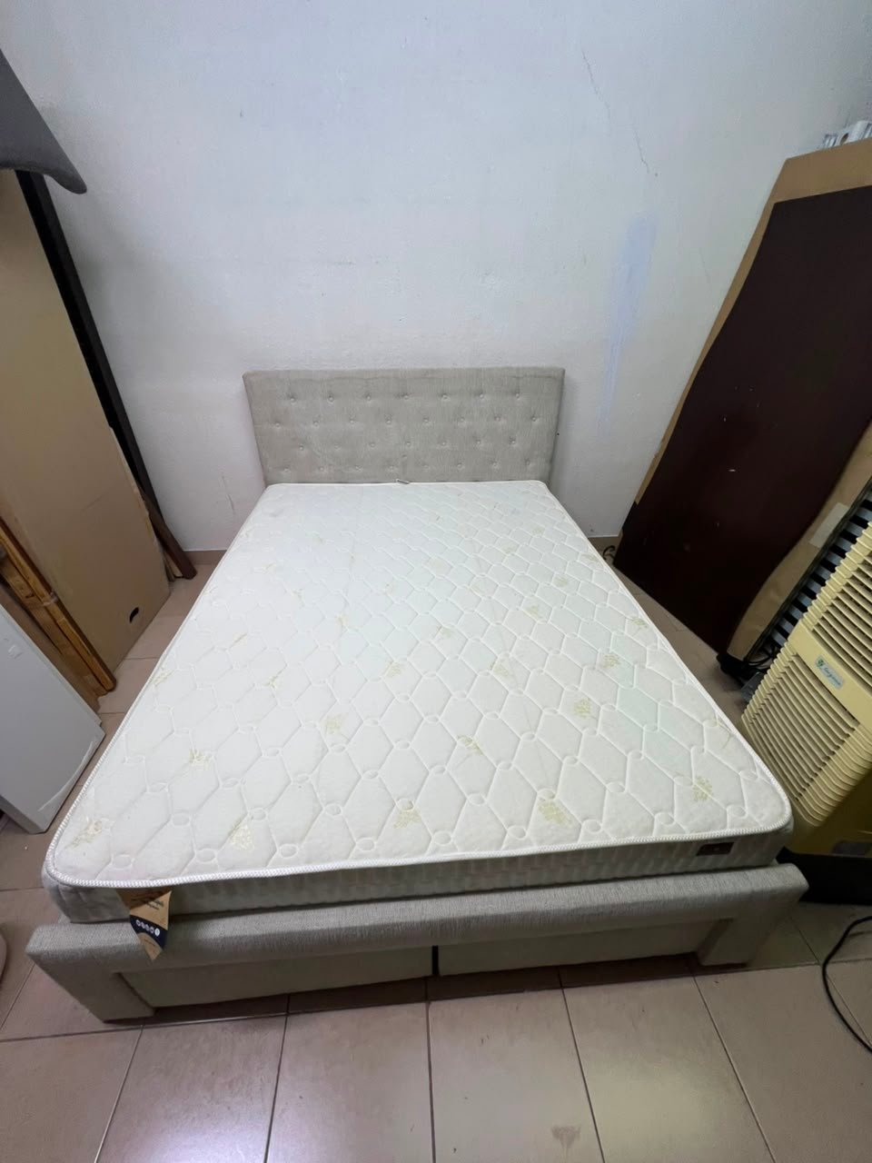 Light Grey Tufted Storage Bed with Diamond Quilted Mattress – Single Platform Bed with 2 Under-Bed Drawers