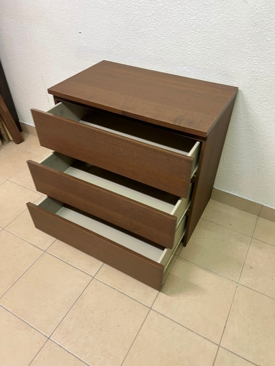 Minimalist Walnut 3-Drawer Chest / Nightstand – Handleless Design with Rich Wood Grain Finish - Image 4