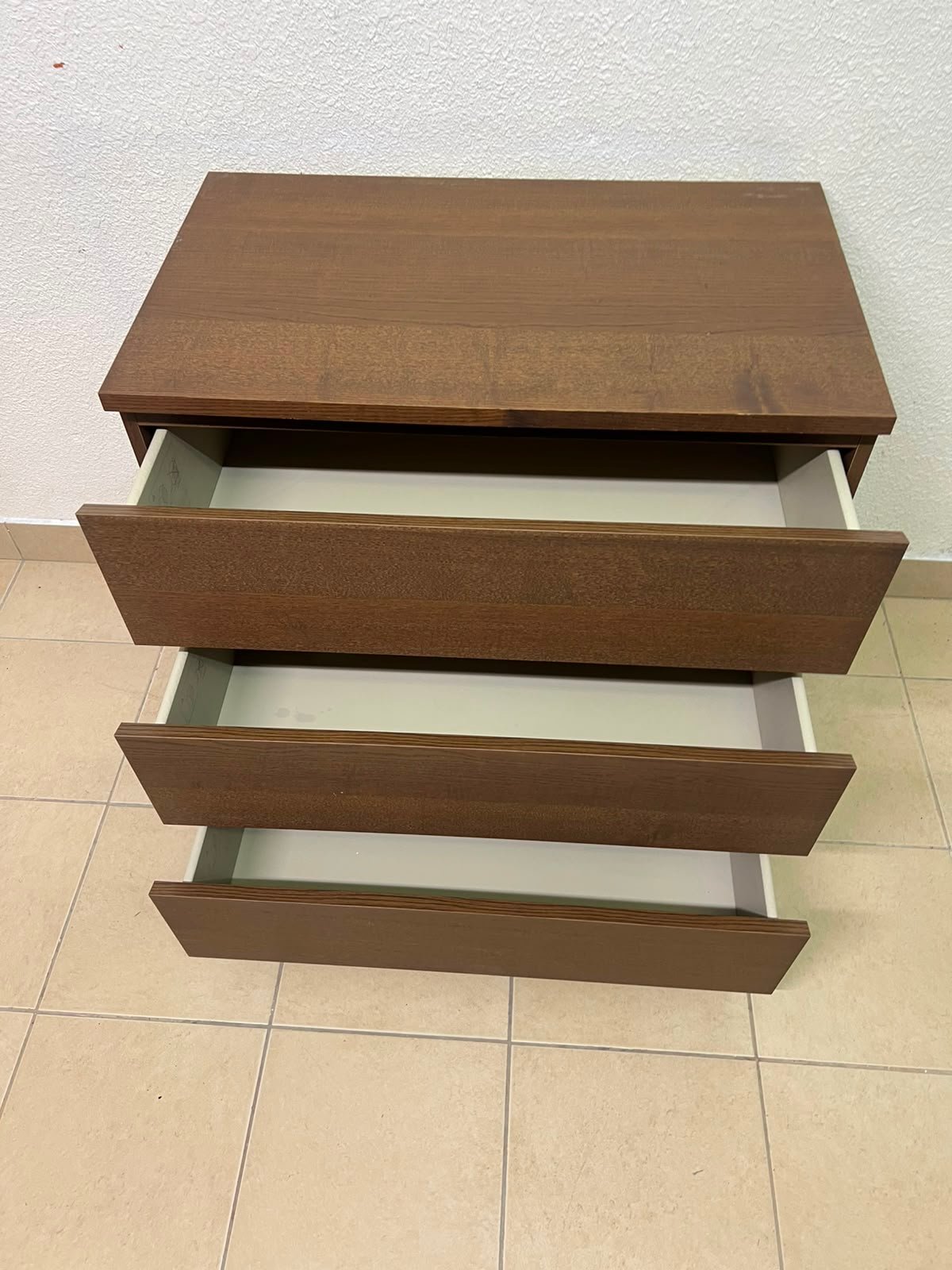 Minimalist Walnut 3-Drawer Chest / Nightstand – Handleless Design with Rich Wood Grain Finish - Image 8