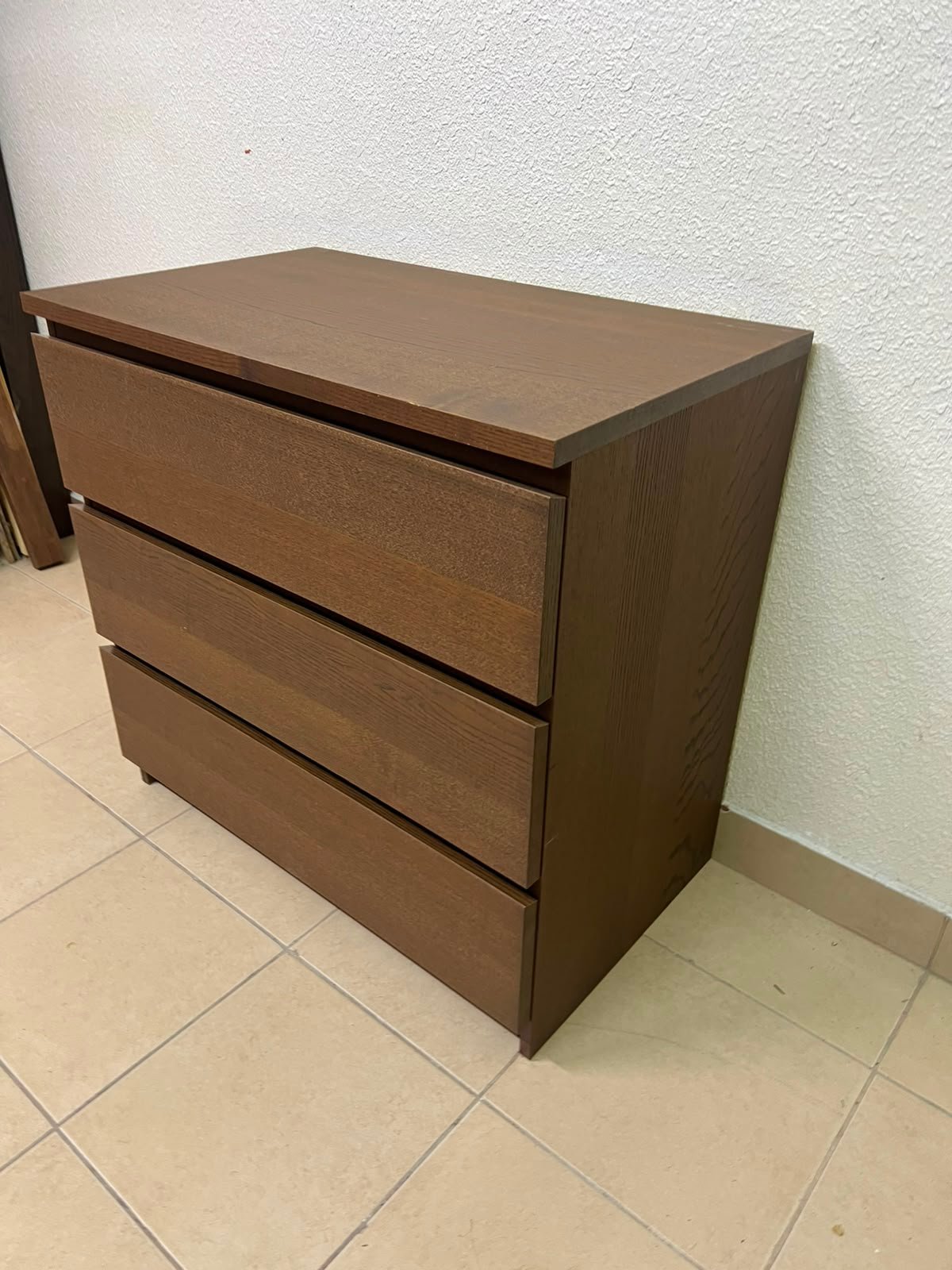 Minimalist Walnut 3-Drawer Chest / Nightstand – Handleless Design with Rich Wood Grain Finish - Image 9